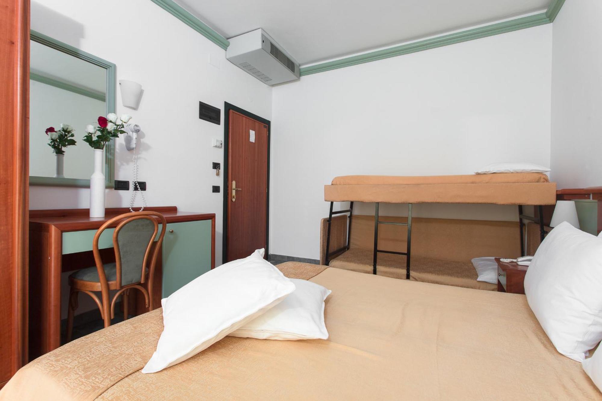 Hotel Zeus 체제나티코 외부 사진